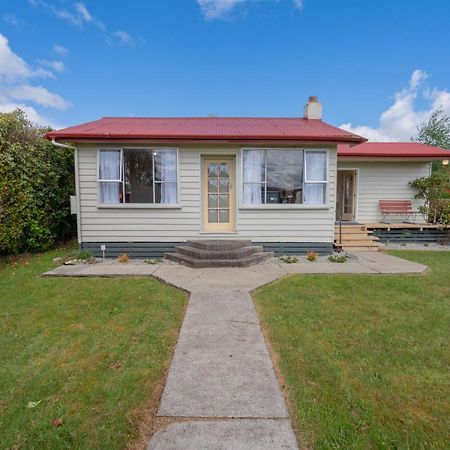 Rustlein Cottage - Te Anau Holiday Home ภายนอก รูปภาพ