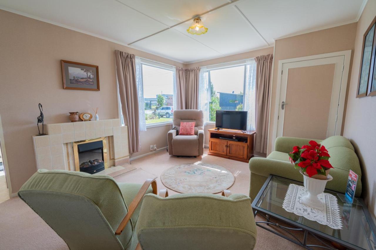 Rustlein Cottage - Te Anau Holiday Home ภายนอก รูปภาพ
