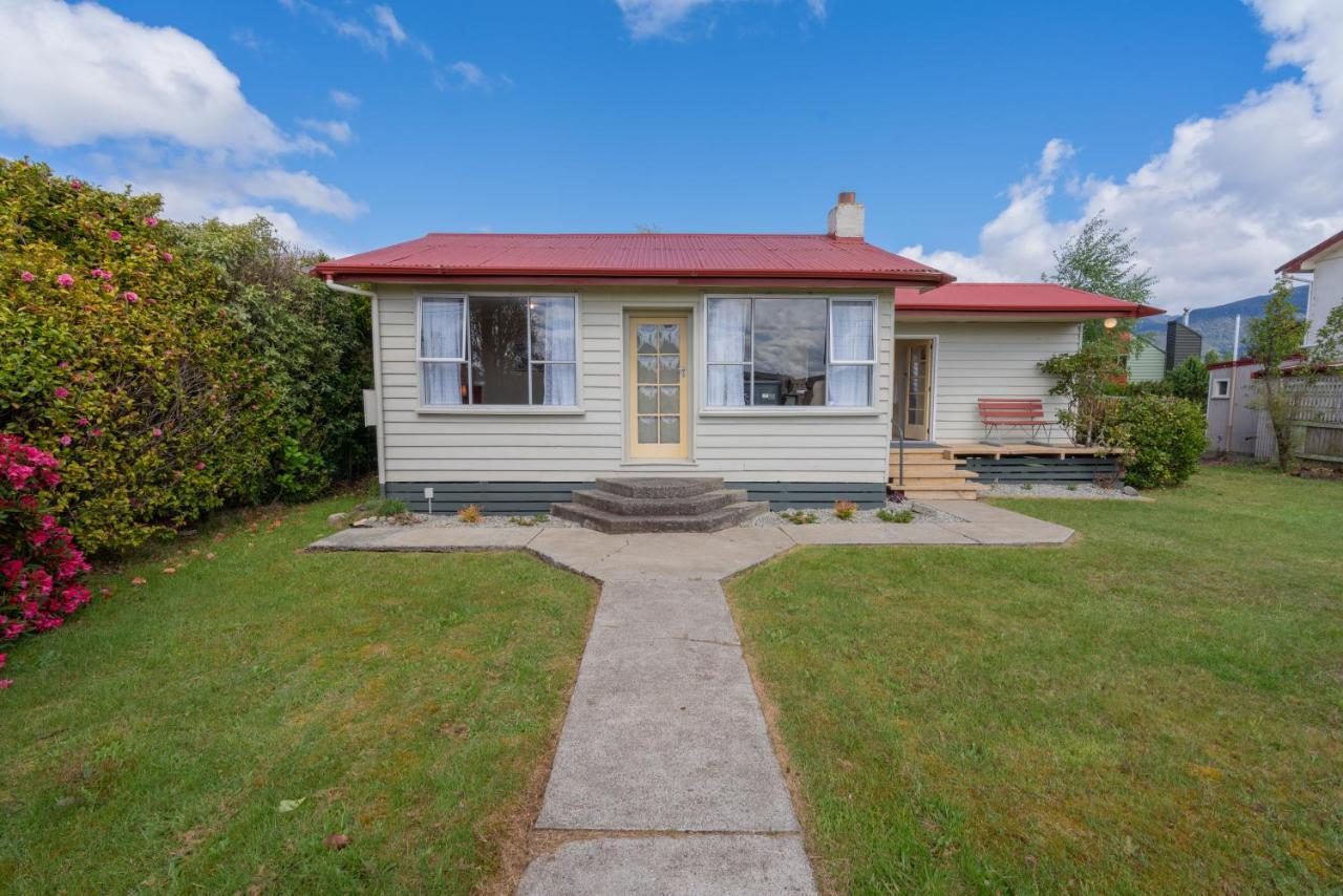 Rustlein Cottage - Te Anau Holiday Home ภายนอก รูปภาพ