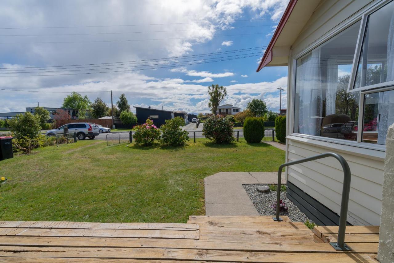 Rustlein Cottage - Te Anau Holiday Home ภายนอก รูปภาพ